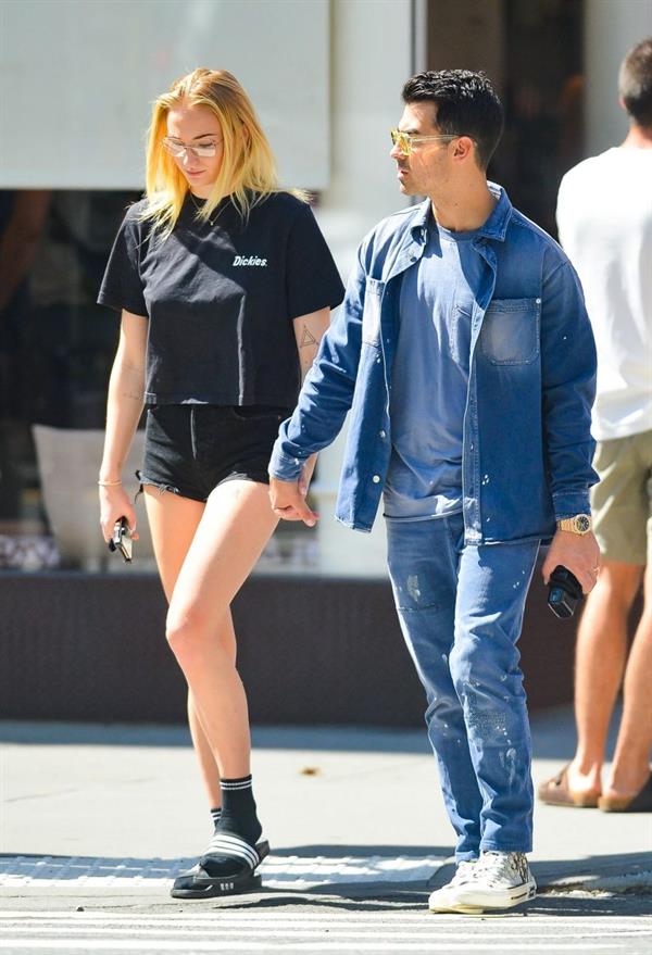 Sophie Turner braless boobs kissing Joe Jonas seen by paparazzi.
















