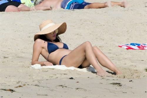 Jenna Dewan Bikini Pictures Jenna Dewan sexy ass in a bikini showing nice cleavage at the beach seen by paparazzi.