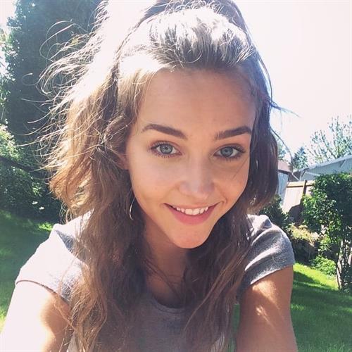 Rachel Cook taking a selfie