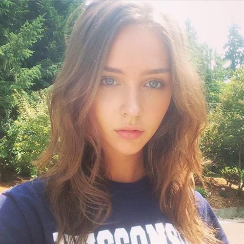 Rachel Cook taking a selfie