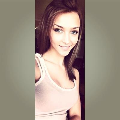 Rachel Cook taking a selfie