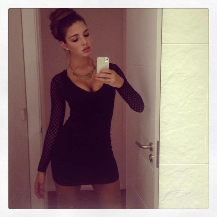 Jessica Ashley taking a selfie