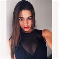 Jessica Ashley taking a selfie