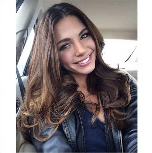 Jessica Ashley taking a selfie