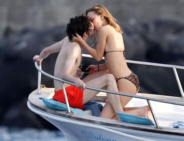 Lily-Rose Depp sexy ass in a little thong bikini making out with Timothee Chalamet on a boat seen by paparazzi.





