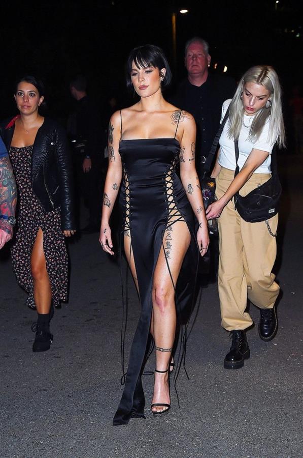 Halsey sexy in a very revealing laced dress seen by paparazzi arriving to DKNY fashion show in New York.






















