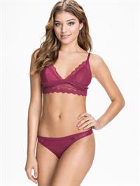 Daniela Lopez in lingerie