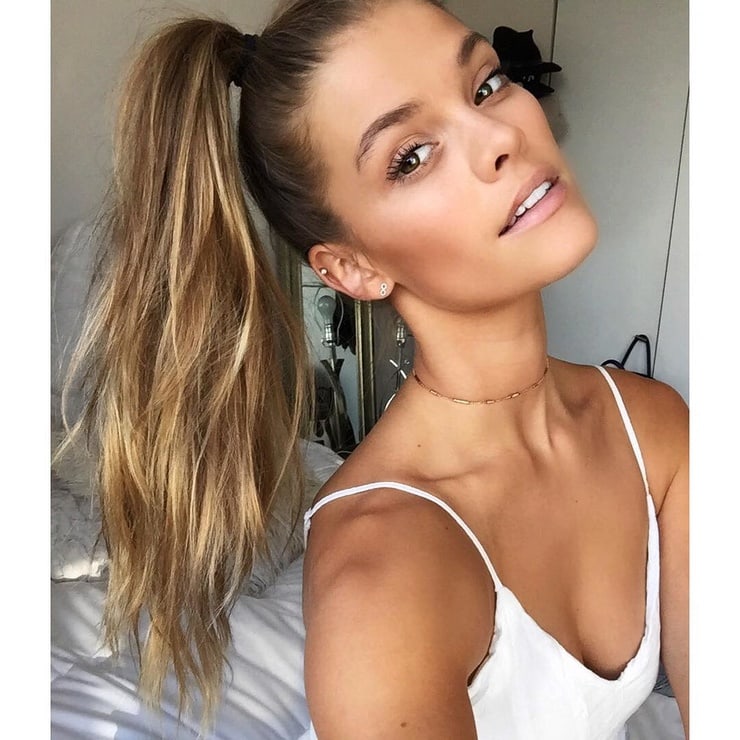 Nina Agdal taking a selfie