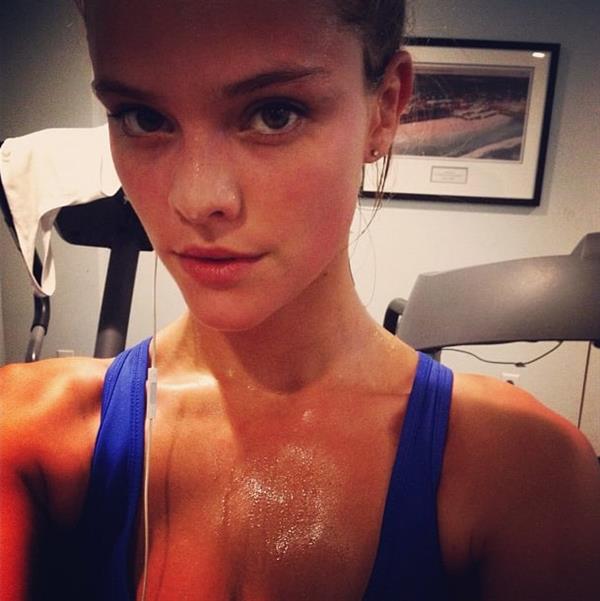 Nina Agdal taking a selfie