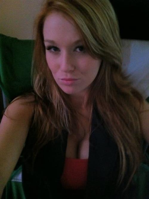 Leanna Decker taking a selfie