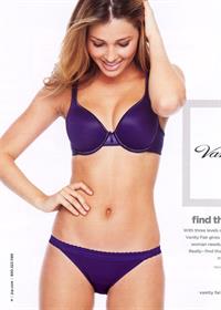 Simone Villas Boas in lingerie