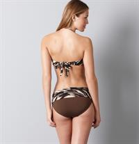 Simone Villas Boas in a bikini - ass