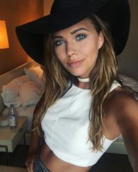Sandra Kubicka taking a selfie