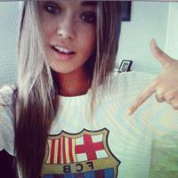 Sandra Kubicka taking a selfie