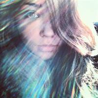 Sandra Kubicka taking a selfie