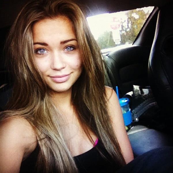 Sandra Kubicka taking a selfie