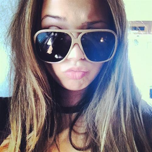 Sandra Kubicka taking a selfie