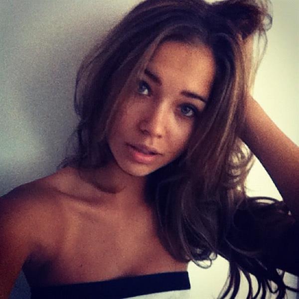 Sandra Kubicka taking a selfie