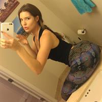 Amanda Cerny taking a selfie