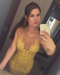 Amanda Cerny taking a selfie