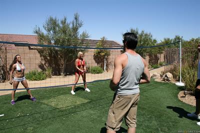 Rachel Roxxx plays volleyball