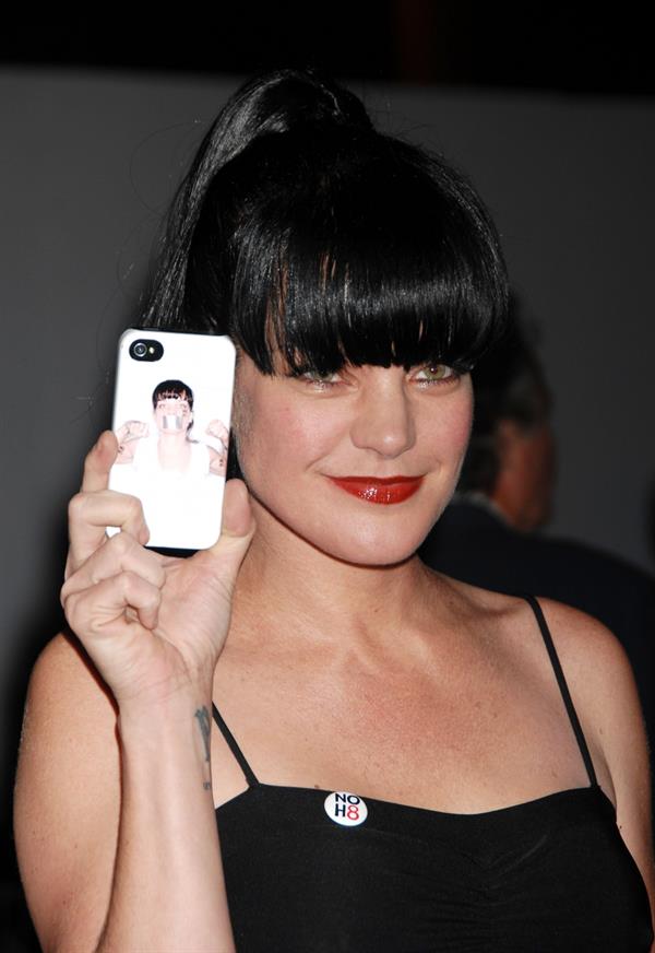 Pauley Perrette taking a selfie