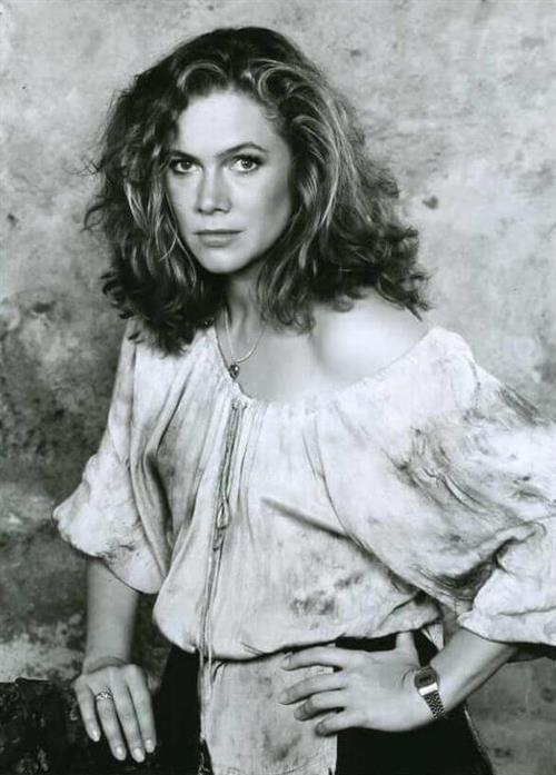 Kathleen Turner