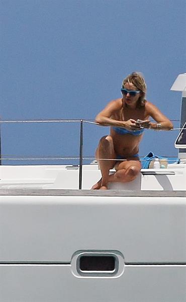 Kate Hudson in a bikini