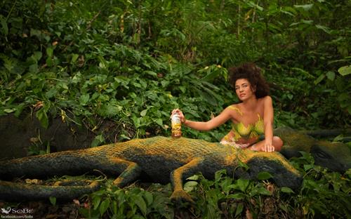 Jessica Szohr in body paint