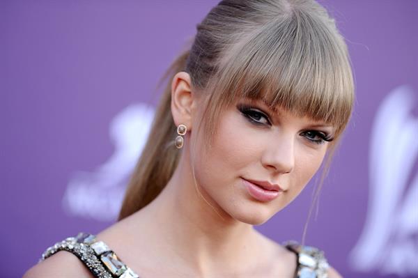 Taylor Swift 48th Annual Academy of Country Music Awards in Las Vegas 4/7/13 