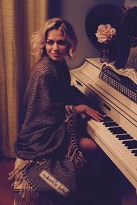 Bethany Joy Lenz-Galeotti