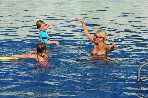 Tori Spelling Celebrates her birthday with family at the St Regis Punta Mita Resort in Mexico (May 20, 2013) 