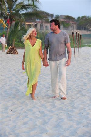 Tori Spelling Celebrates her birthday with family at the St Regis Punta Mita Resort in Mexico (May 20, 2013) 