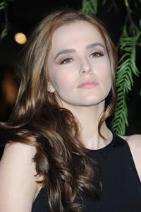 Zoey Deutch attends the premiere of Beautiful Creatures at the TCL Chinese Theater in Los Angeles (06.02.2013) 