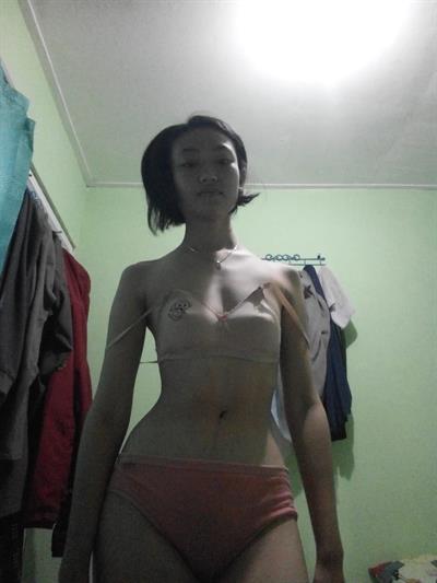 College girl 18 y.o
June 01 2001