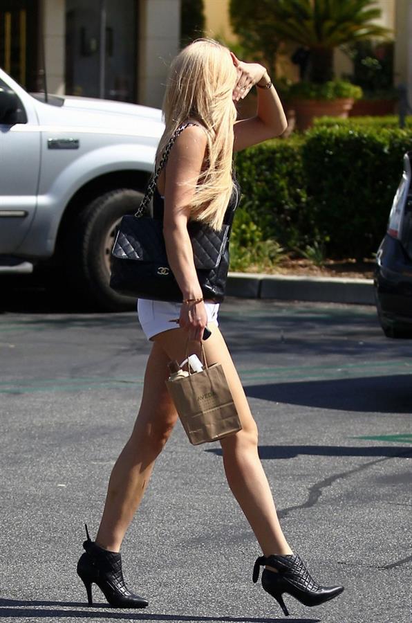 Amanda Bynes heading to a salon - LA - May 19, 2012