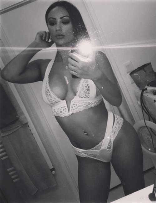 Melody Perez in lingerie taking a selfie