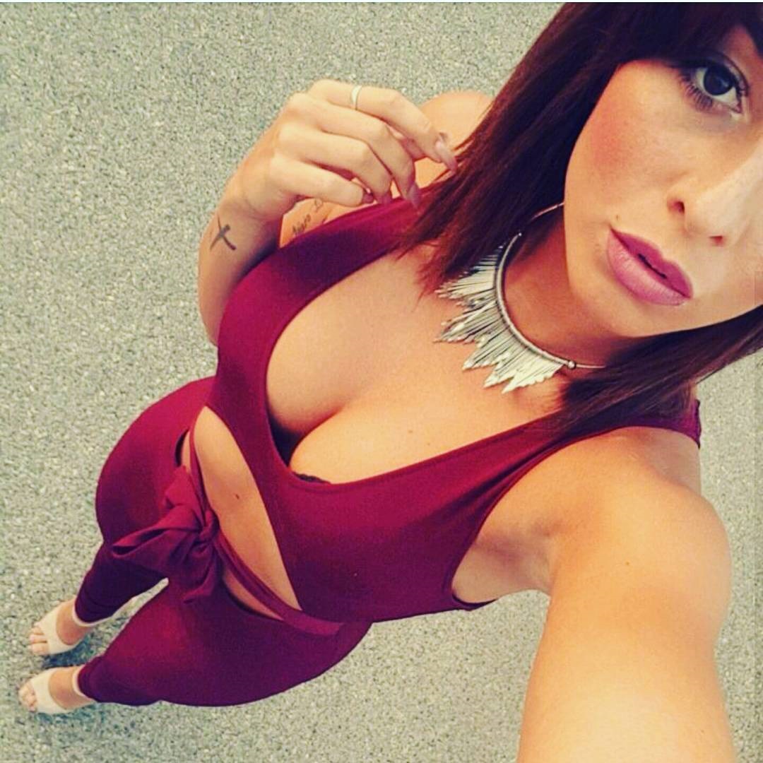 Evy Caysac in lingerie taking a selfie