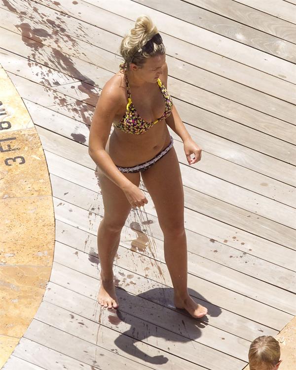 Jamie Lynn Spears in a bikini