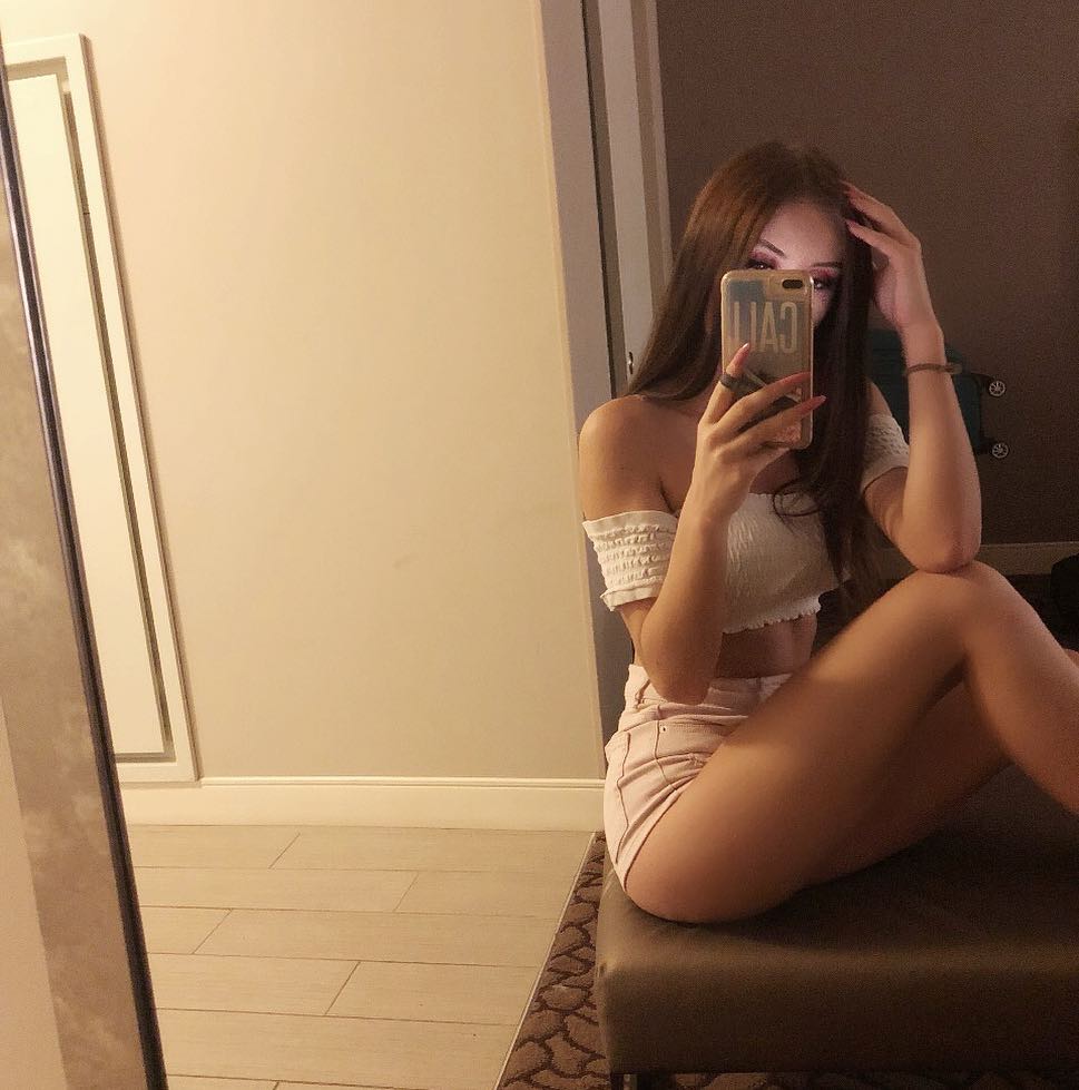 Marina Leigh taking a selfie