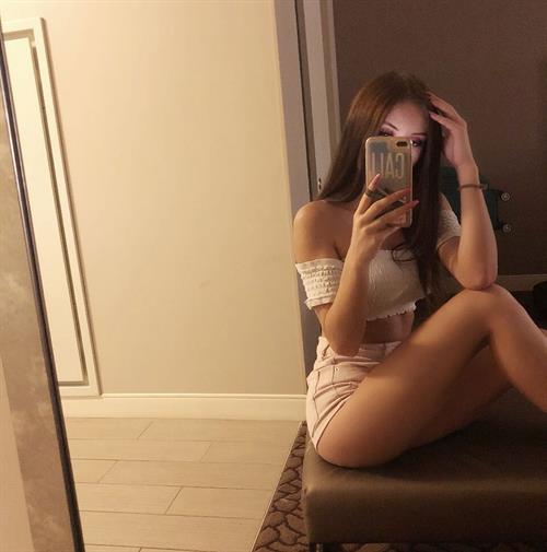 Marina Leigh taking a selfie