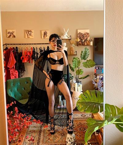 Alyssa Silos taking a selfie