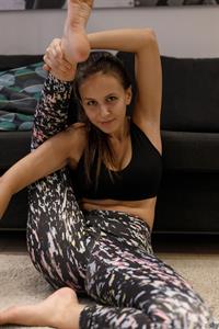 Jessica Albanka in Leggings