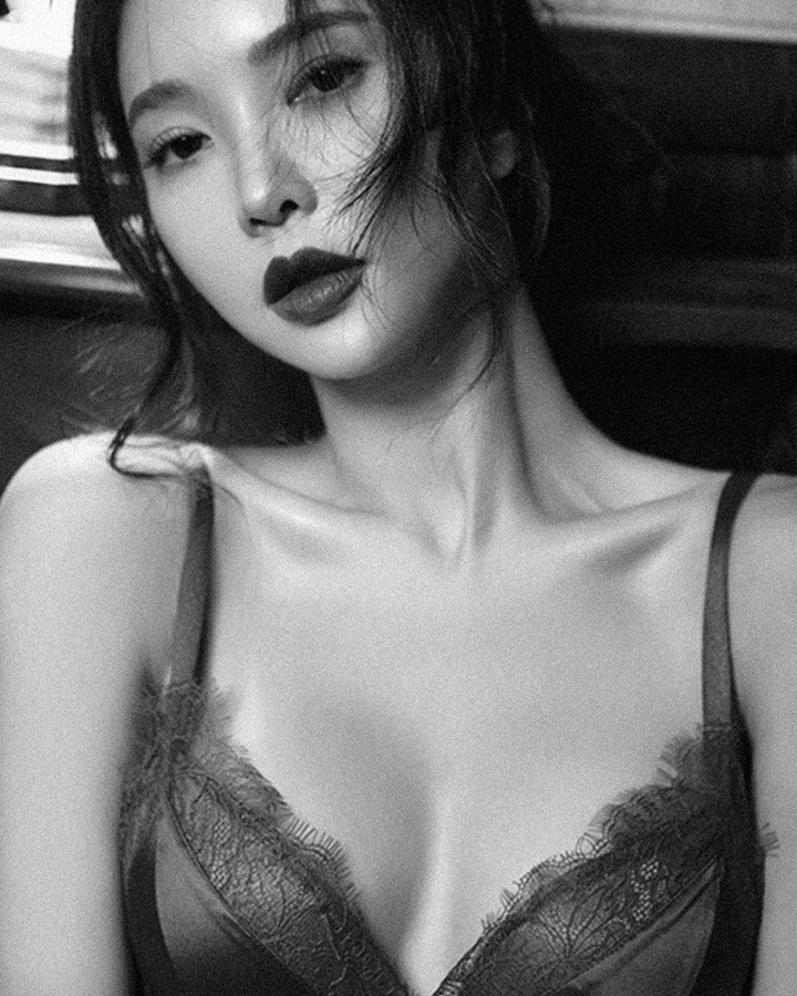 Park Soo Yeon in lingerie