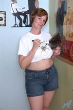 Horny housewife starts to masturbate her mature pussy on the floor