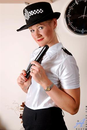 Suzy Nude Pictures Amateur mom Anilos Suzy filling her mature pussy with a dildo to ease her sexual tension.