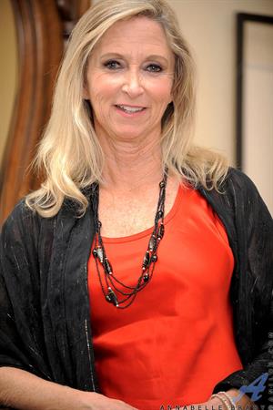 Annabelle Brady Nude Pictures Sexy blonde granny fingers her moist mature snatch