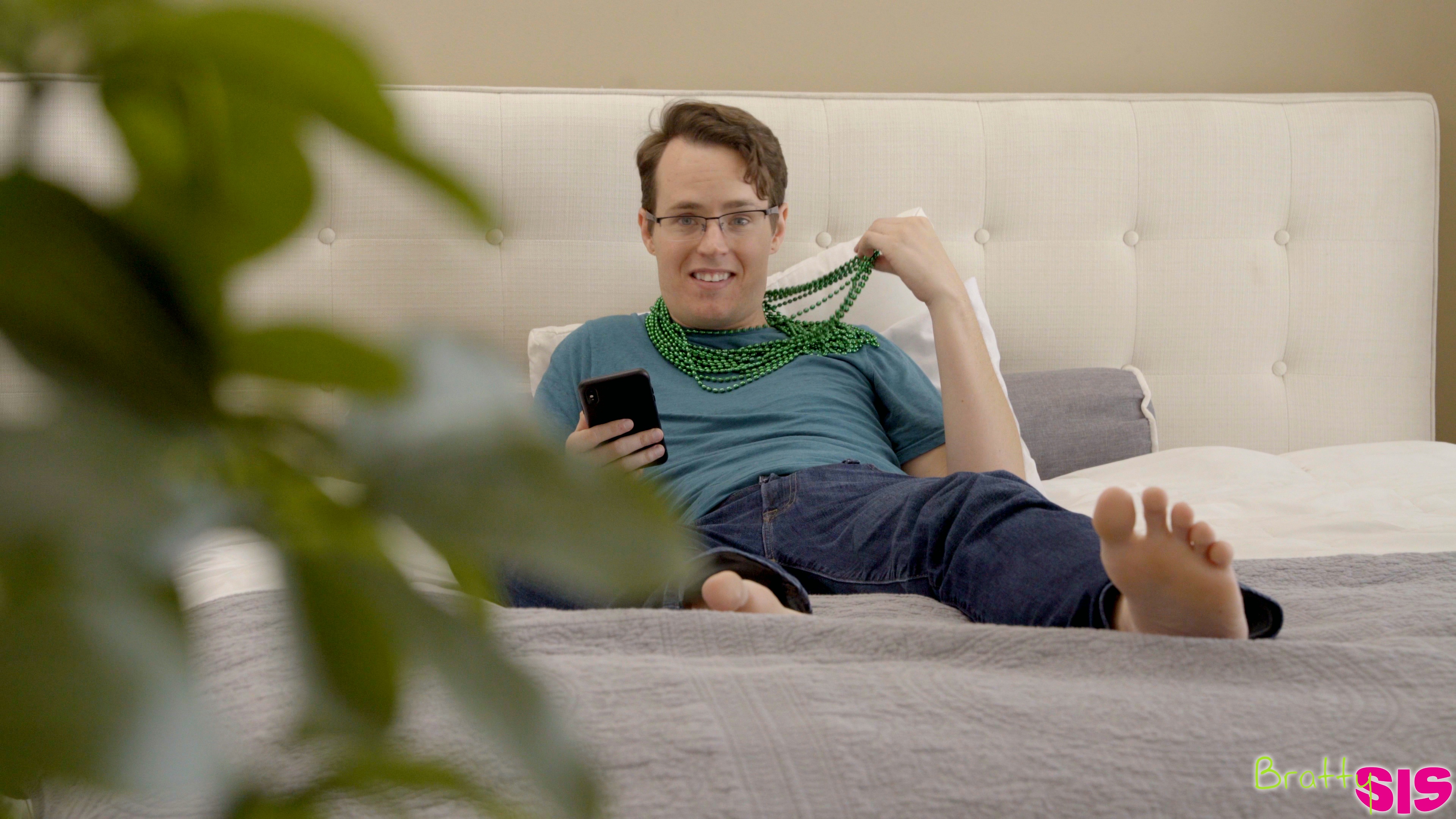 Cock guzzling babes Kiara Cole and Danni Rivers flash their tits and get their pussies pounded for st patricks day beads