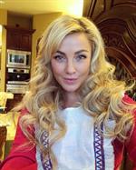 Amber Nichole Miller taking a selfie