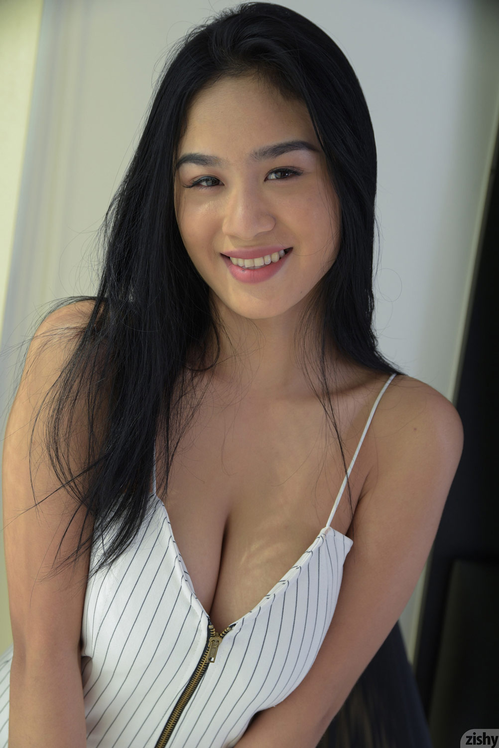 Kahlisa Boonyasak Shows Hot Tits